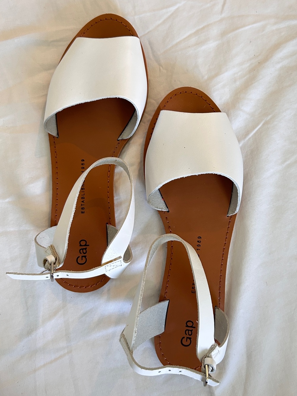 GAP White Open-Toe Sandals with Tan Insole